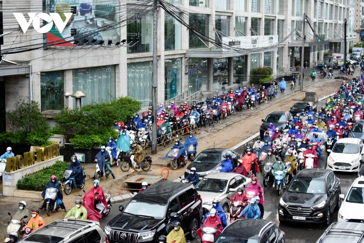 Đề xuất 100 trạm thu phí ô tô vào nội đô Hà Nội liệu có phù hợp với thực tế?